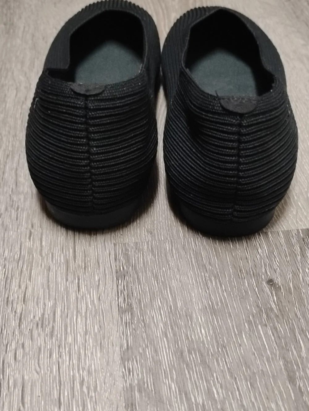 Vivaia Margot 2.0 Square Toe V Cut Flat Shoes